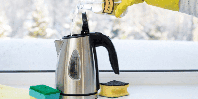 Zo verwijder je kalkaanslag uit je waterkoker in 10 minuten