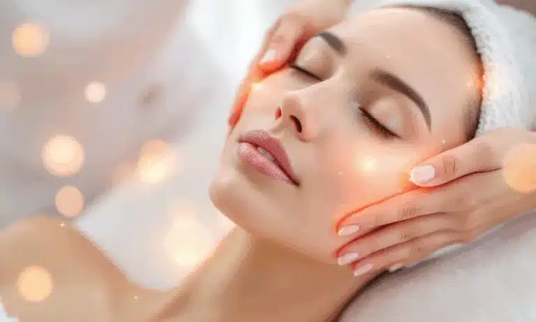 De Japanse 60-seconden gezichtsmassage die je huid meteen laat stralen